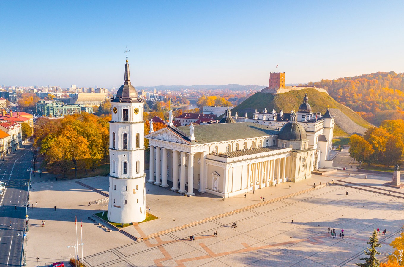 Vilnius Cathedral Square - How to get from Riga to Vilnius